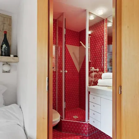 Homely And Spacious Penthouse Centrally Located - What'app - 0034-635-520-036 - For Reservations! * וורבייה