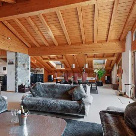 Homely And Spacious Penthouse Centrally Located - What'app - 0034-635-520-036 - For Reservations! * וורבייה