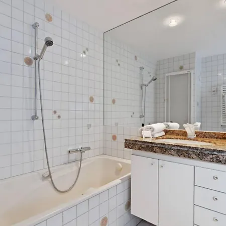 Homely And Spacious Penthouse Centrally Located - What'app - 0034-635-520-036 - For Reservations! アパート